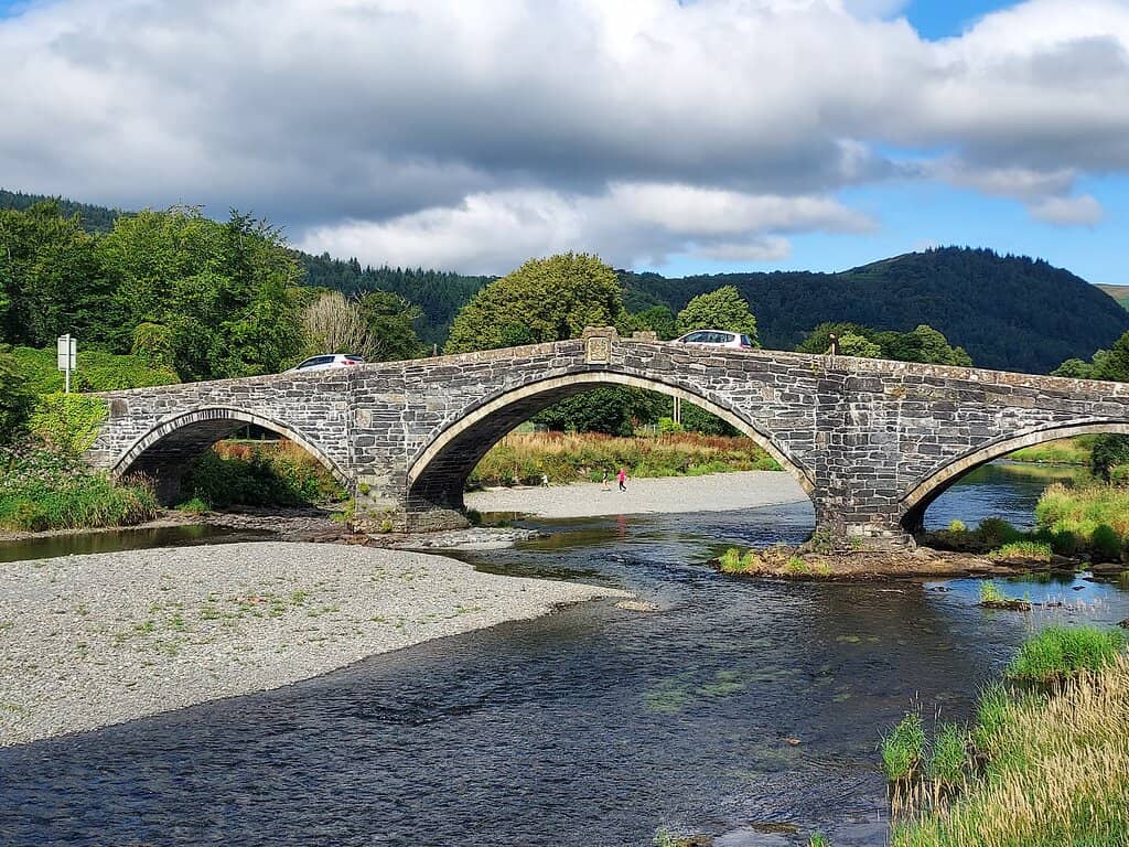 Tu Hwnt i'r Bont Tearoom