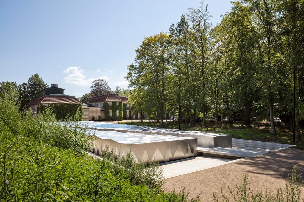 Ordrupgaard, forplads ved Snøhetta. Foto: Laura Stamer.