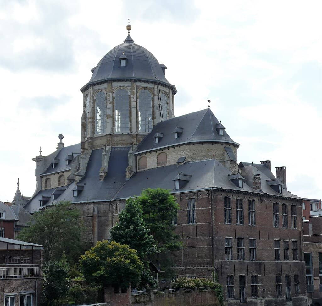 Stunning Sculptures and Woodcarving