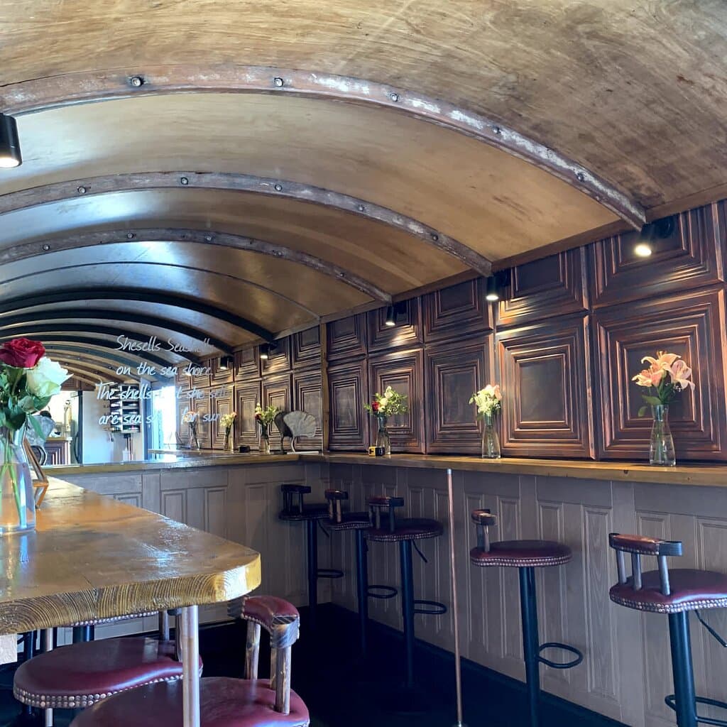 Quayside dining at Shesells Seashells