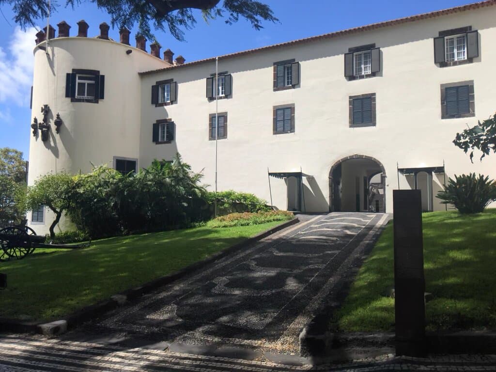 Palácio de São Lourenço Military Museum