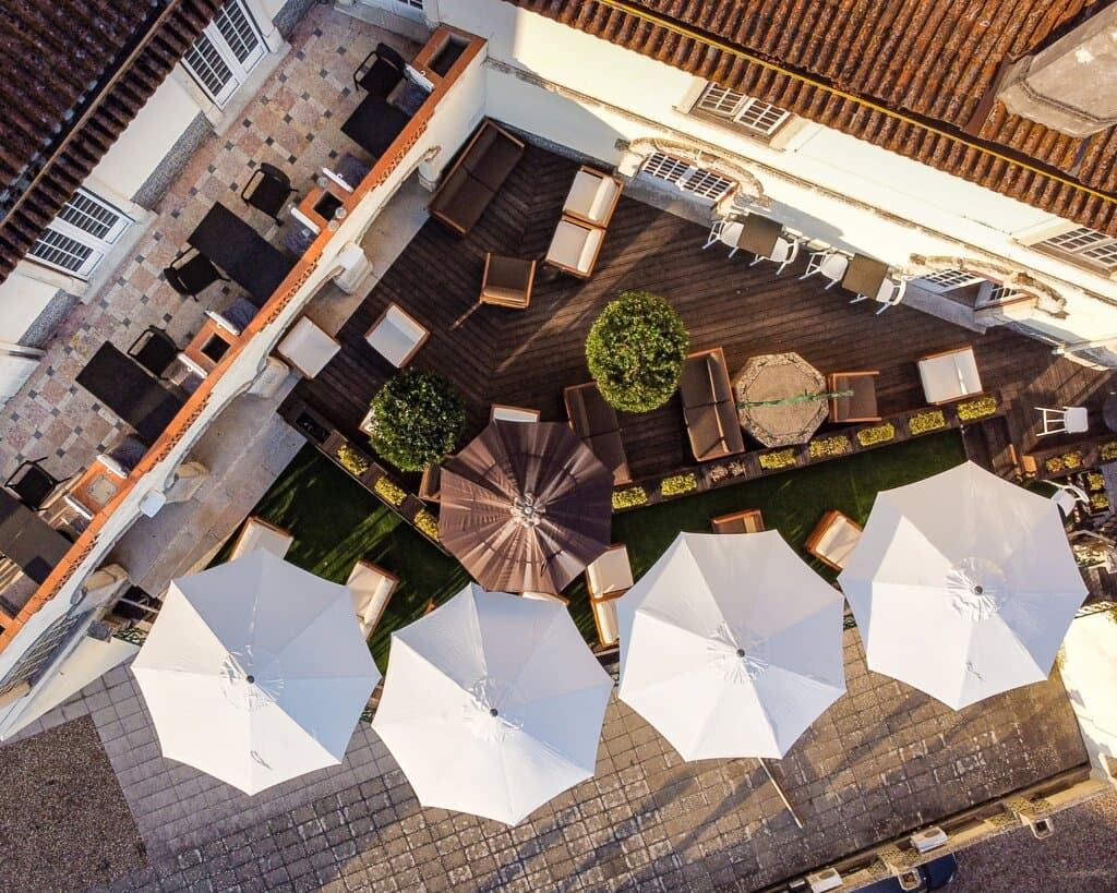 Varanda do restaurante e terraço do bar do PASSAPORTE Coimbra