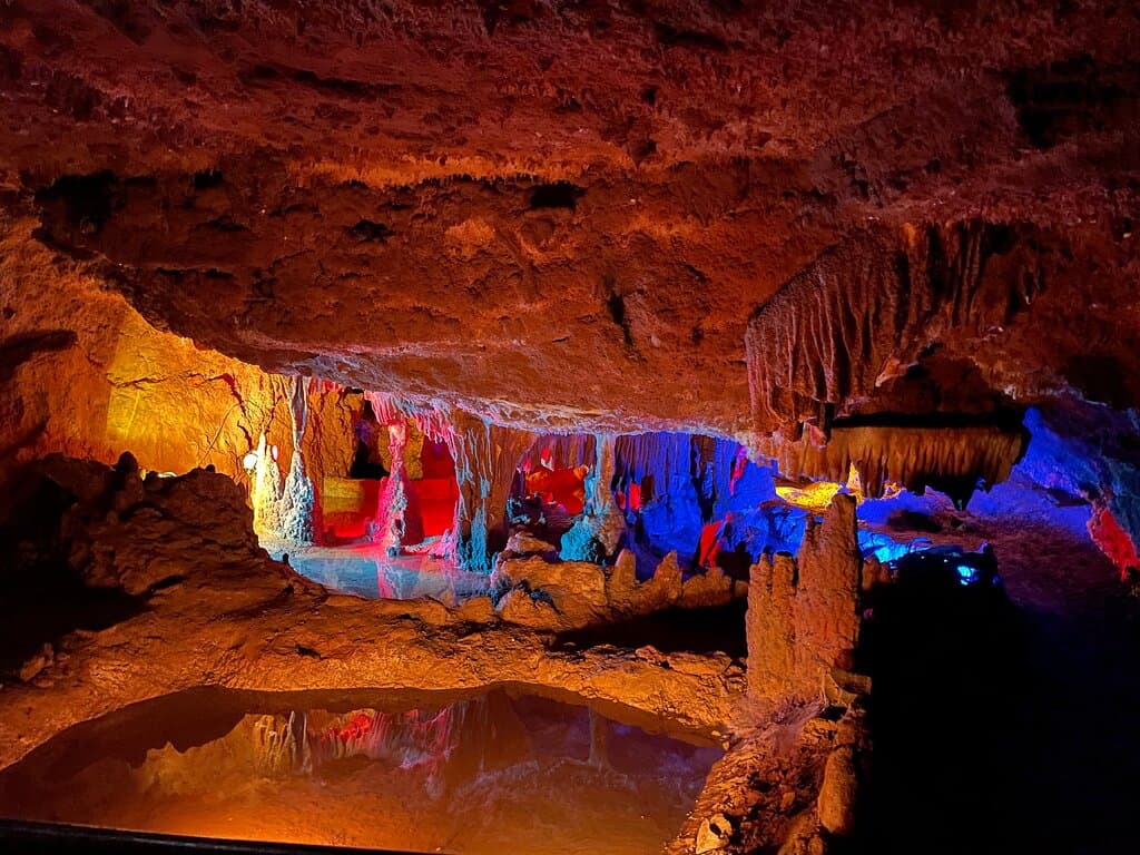 Grand Caverns