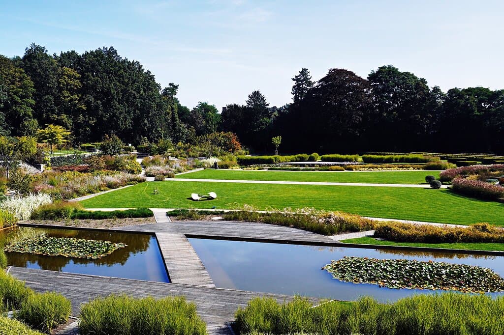 Explore the Jardin du Fleuriste