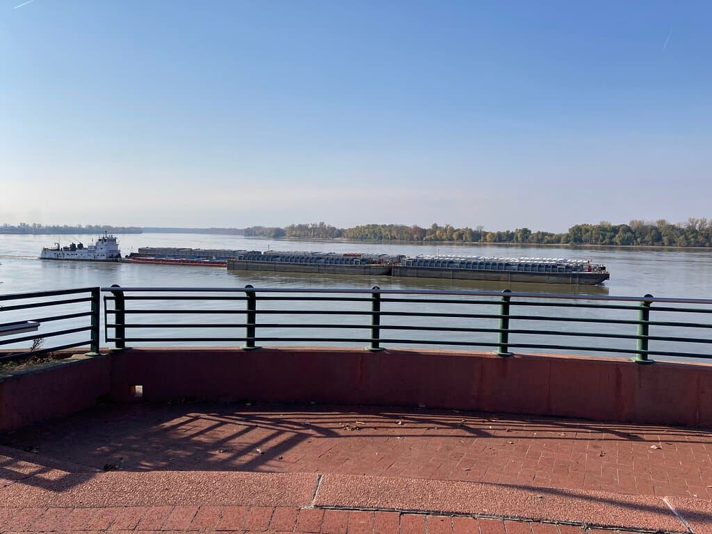The trail has many places to stop and view the river and its traffic.