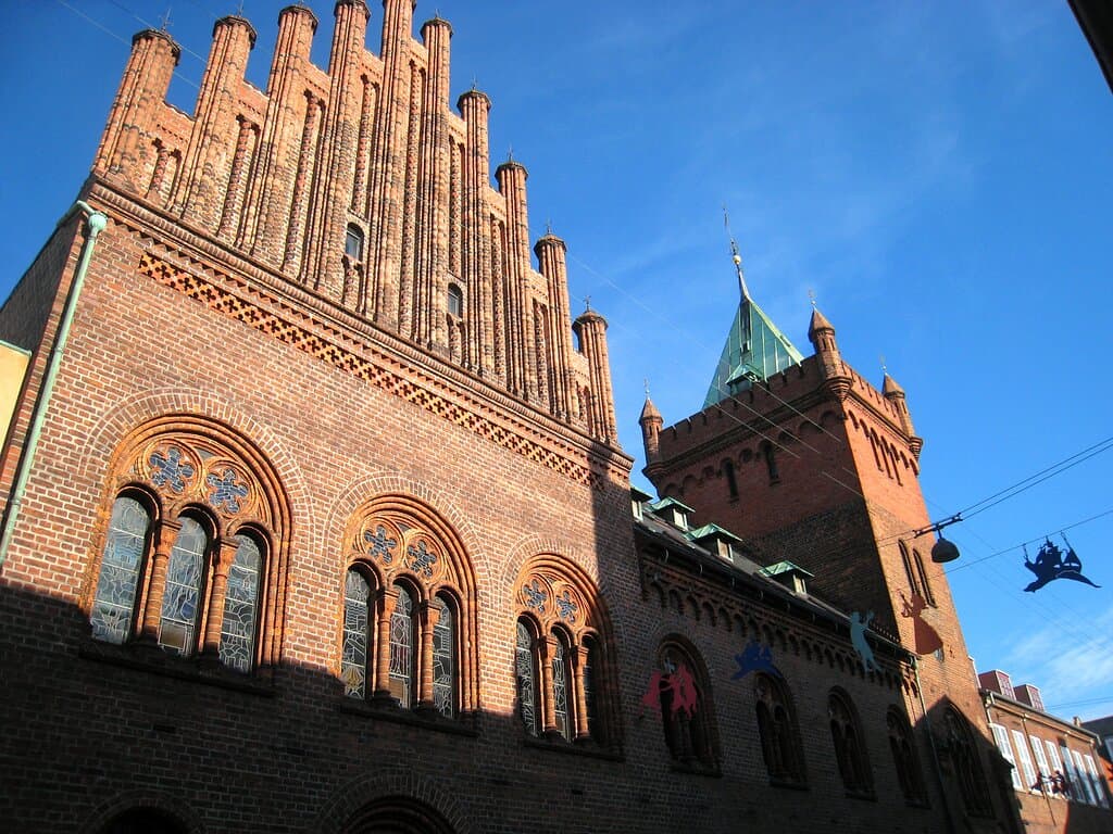 On fine pedestrian street