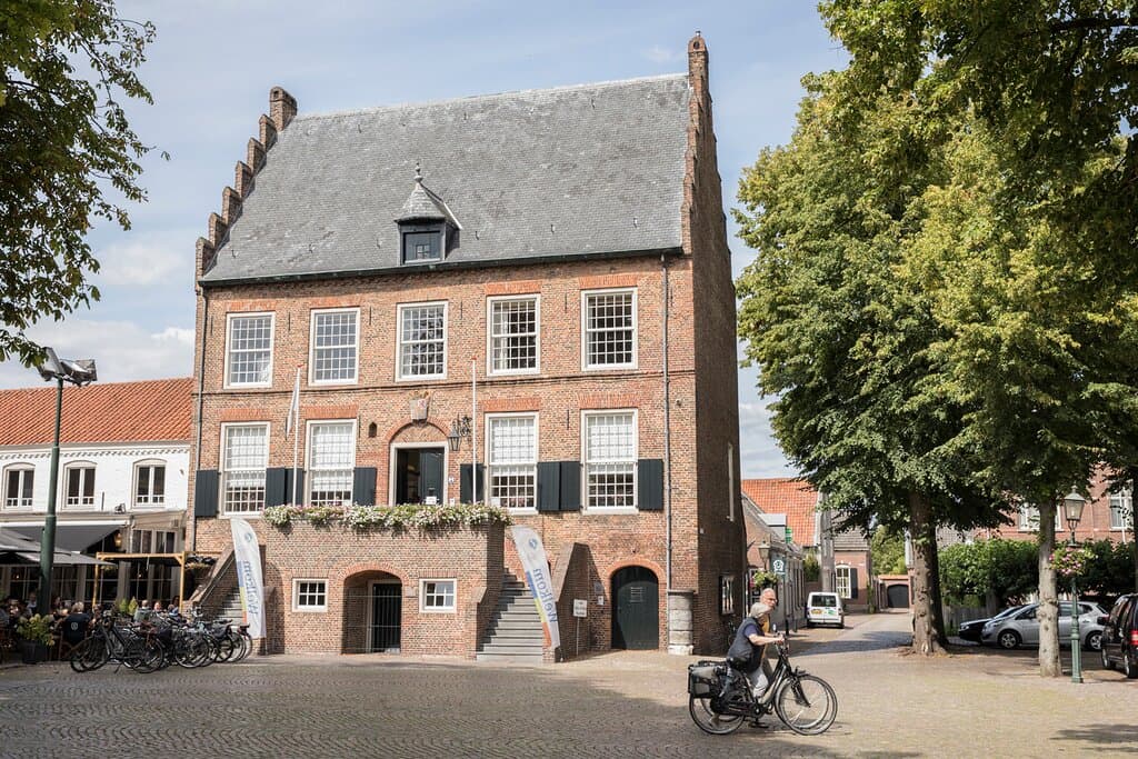 Visit Oirschot - het oude raadhuis in hartje Oirschot. Monumentaal, uit 1513.