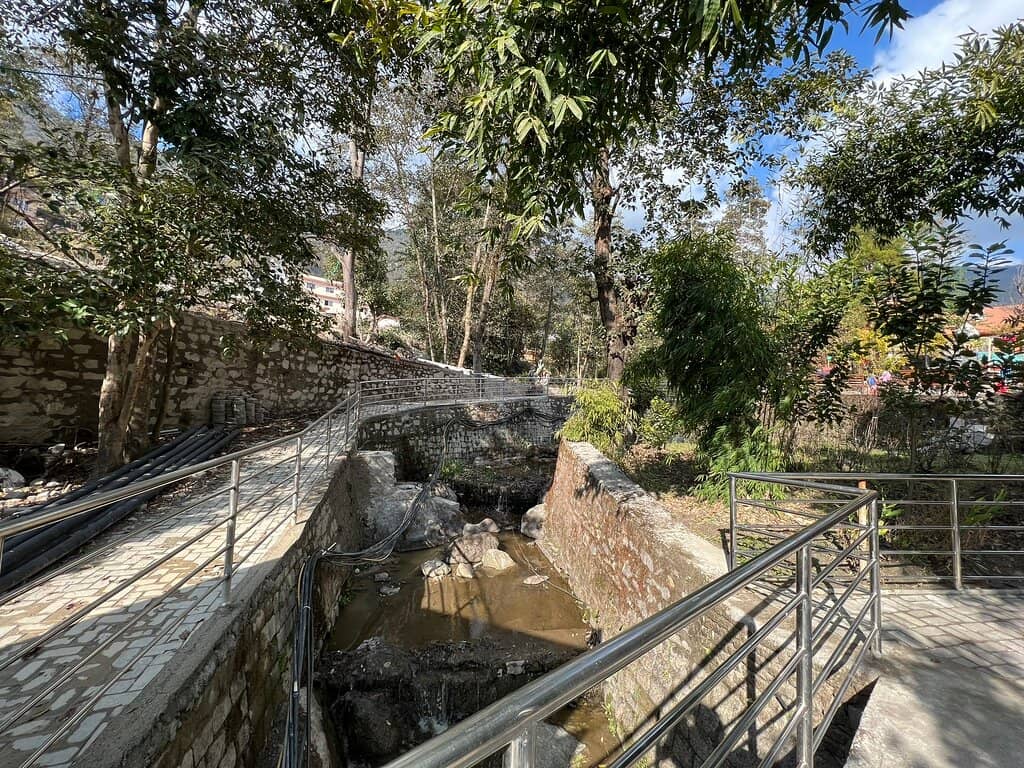 Ousteri Lake Proximity