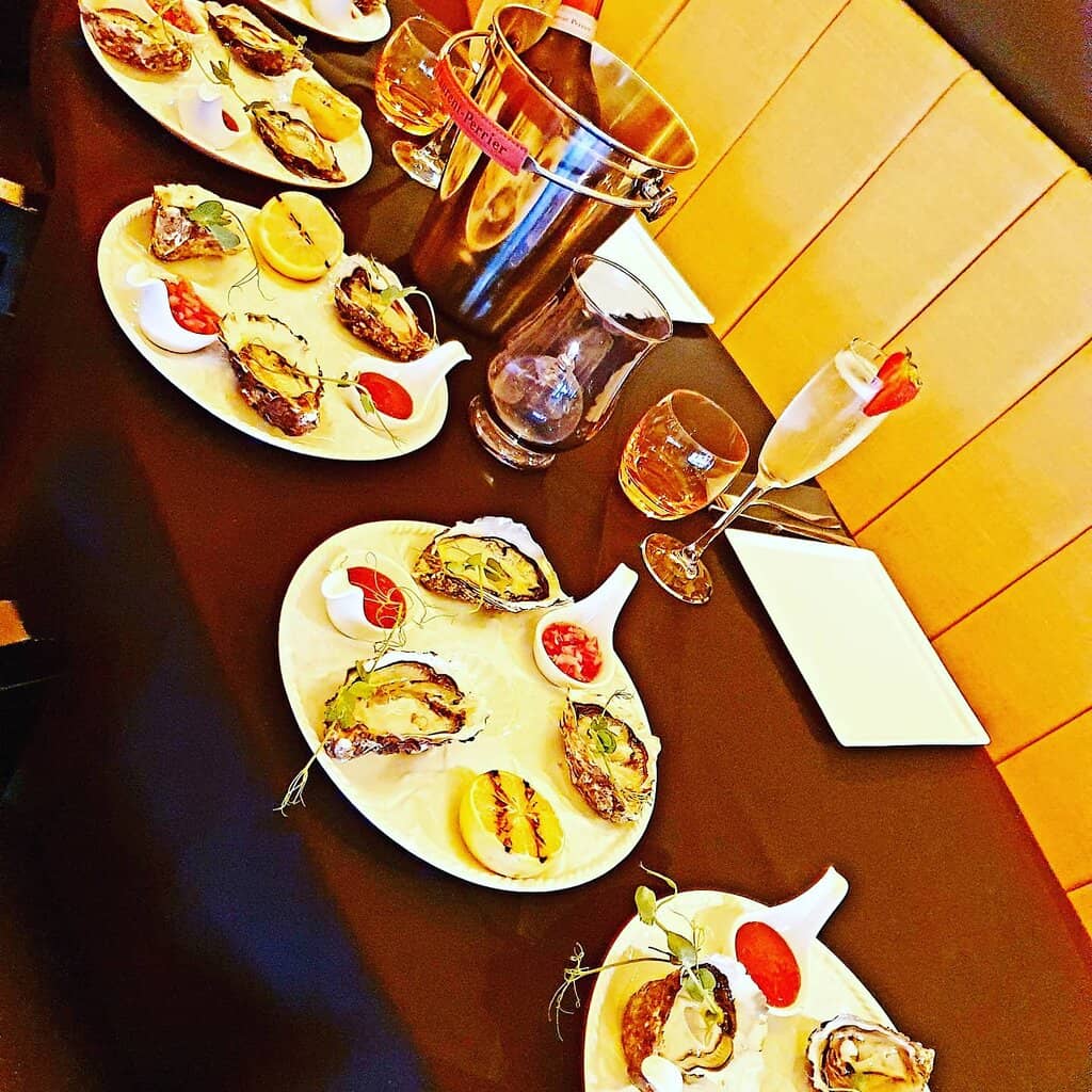 Vibrant Atmosphere & Friendly Staff