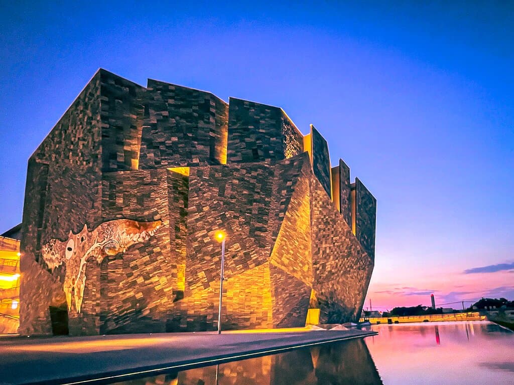 There are no skyscrapers around the area, meaning you too can snap a great sunset like this.
In the foreground is Kadokawa Culture Museum (KCM) and inside is where you find the famous Bookshelf Theater.