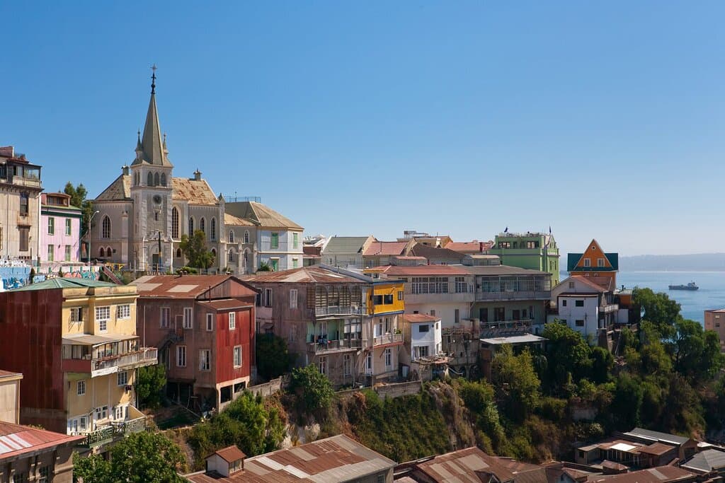 Vista desde Cerro Alegre, por Almirante Montt.