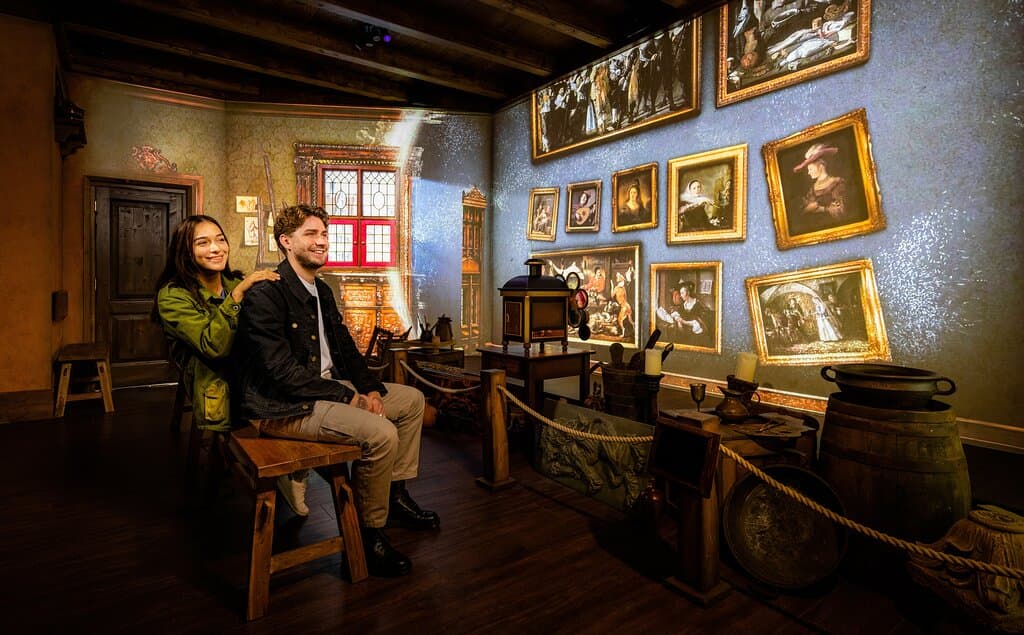 Explore the magical transformations of Rembrandt's art studio!