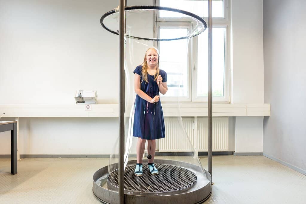 Interactive Experiment Stations