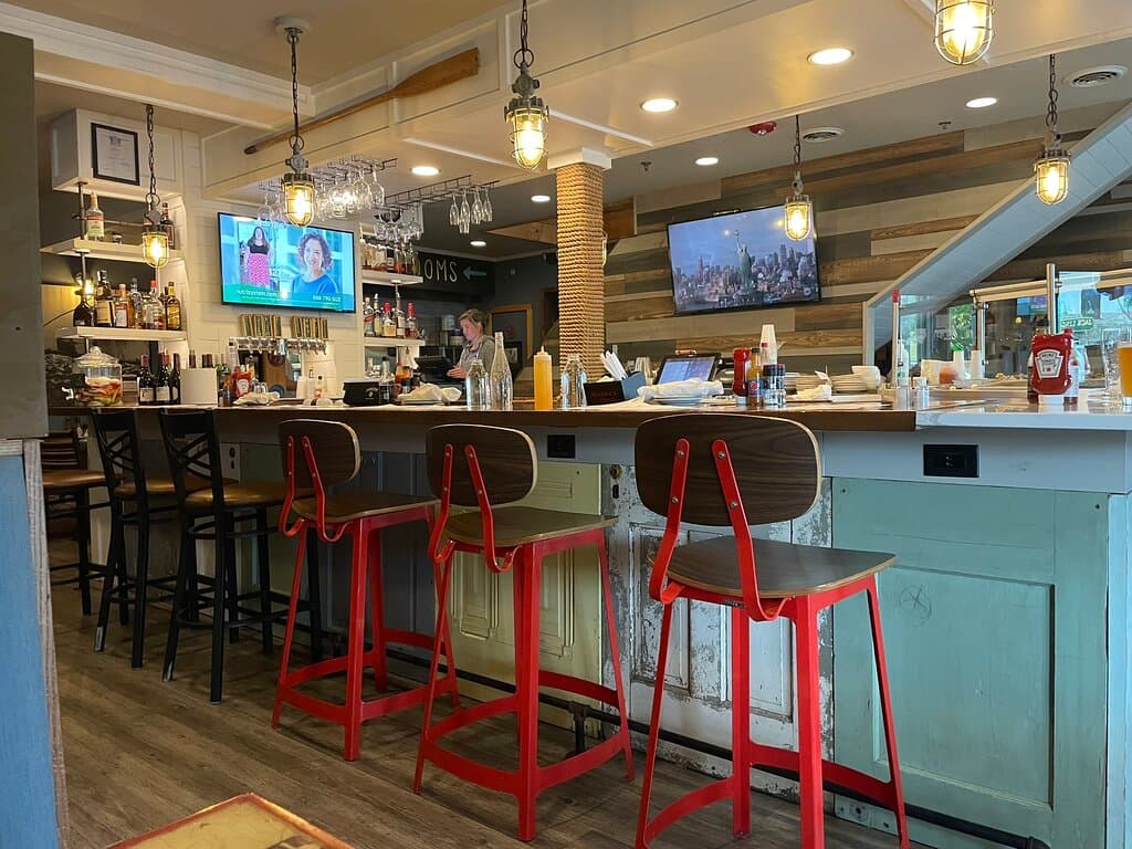 FINS Fish House & Raw Bar