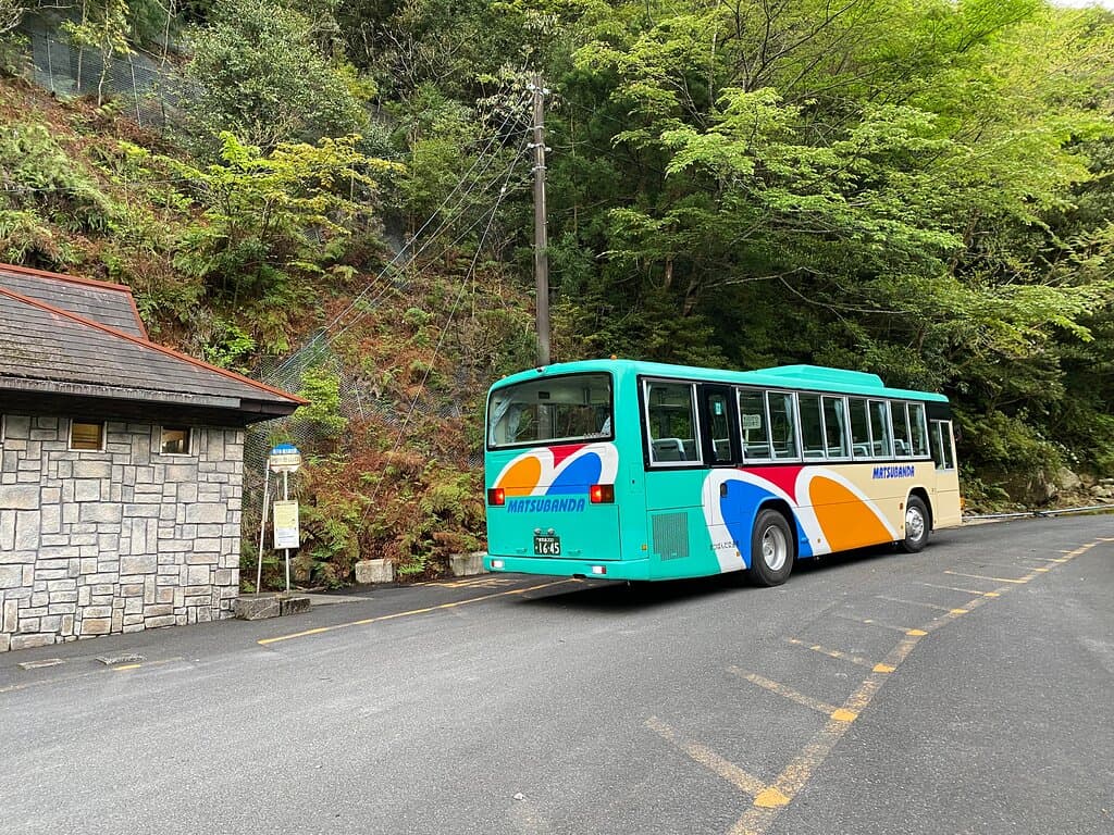 荒川登山口のバス乗場