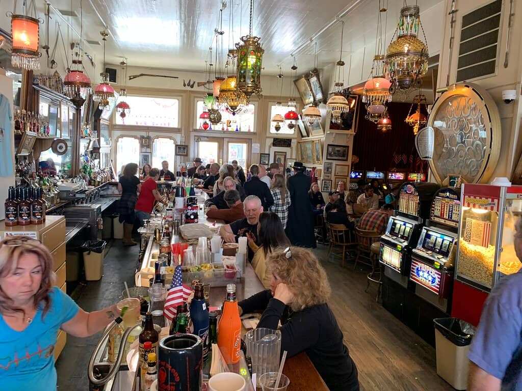 Vintage Decor & Memorabilia