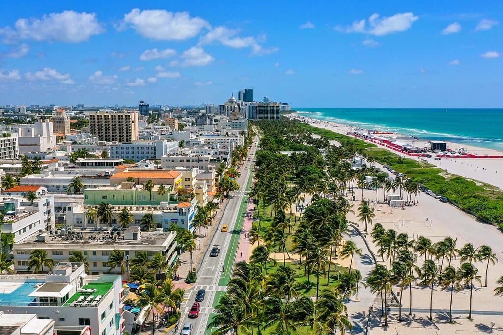 Apartment with the most desired location on South Beach.