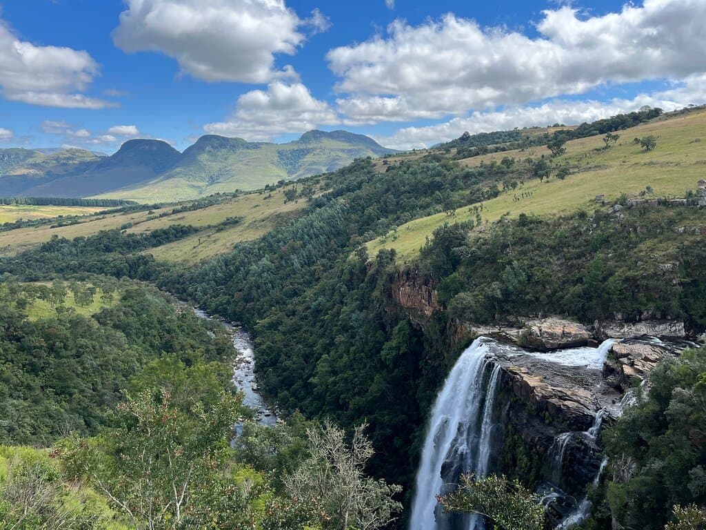 Family trip to Sabie and we cannot resist passing by the magificent fall at Lisbon. The Lisbon Falls are falls in the Lisbon Creek, a right bank tributary of the Blyde River. They are situated a short distance north of Graskop beside the R532 road, and are the highest waterfalls in Mpumalanga, South Africa. The waterfalls are 94 metres high and were named for the capital city of Portugal.
