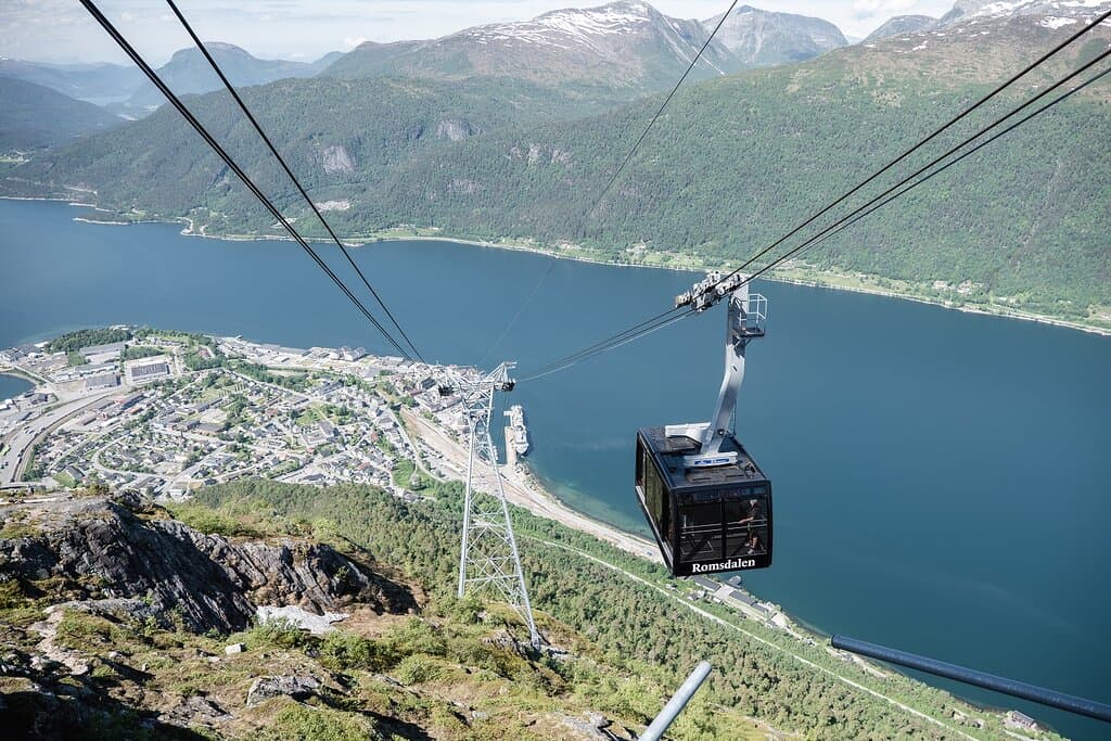 The view of the Romsdalen Fjord is spectacular.
