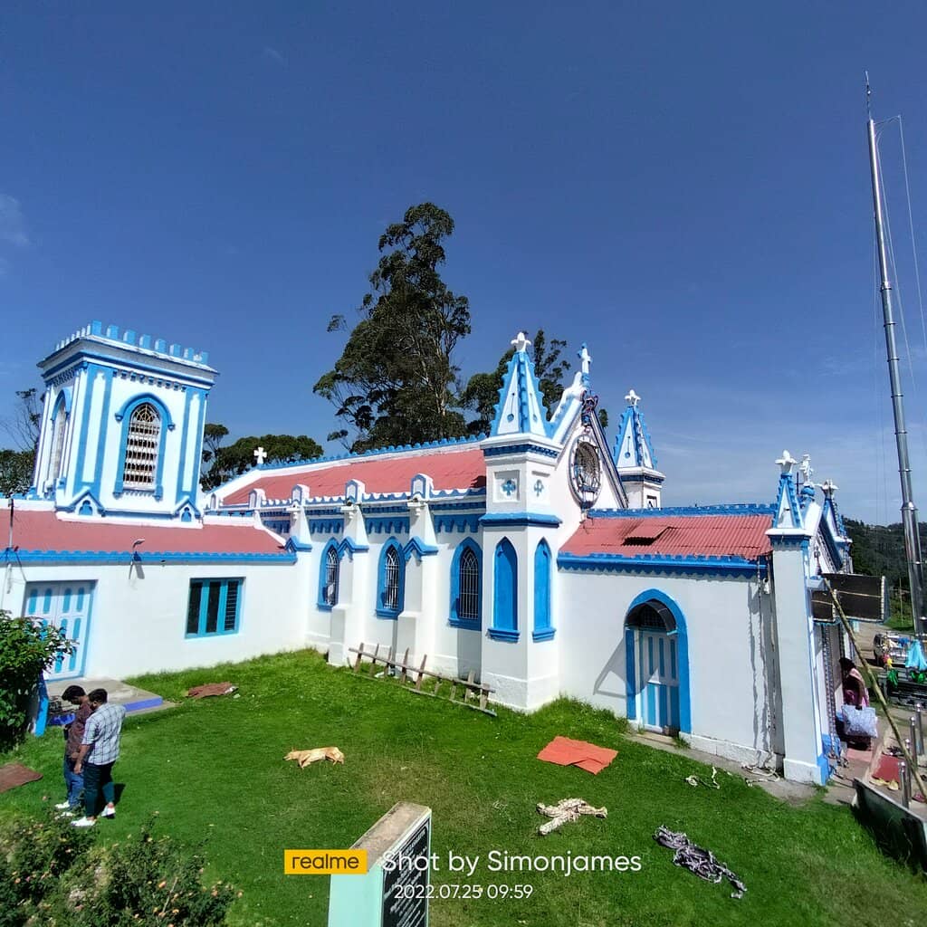 Panoramic Hillside Views