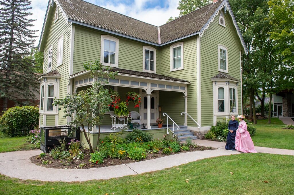 Welcome to the birthplace of an international hero. During the early 20th century, Dr. Norman Bethune became a medical pioneer, advocate for Canada’s universal health care system and revered Chinese cultural icon. Take a tour of this charming Victorian-era home set on a manicured property alongside an informative Visitor Centre, and immerse in an incredible legacy of accomplishment that strengthens the bond between nations to this day.