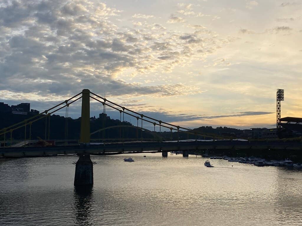 Sister Bridges Spectacle