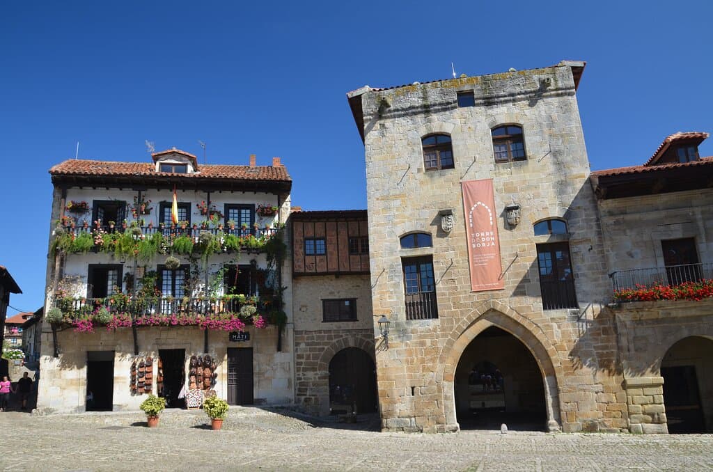 Torre de Don Borja - Wappengechmückte Portale