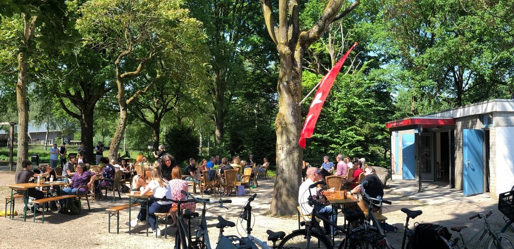 Terras bij mevrouw van Lennep paviljoen.