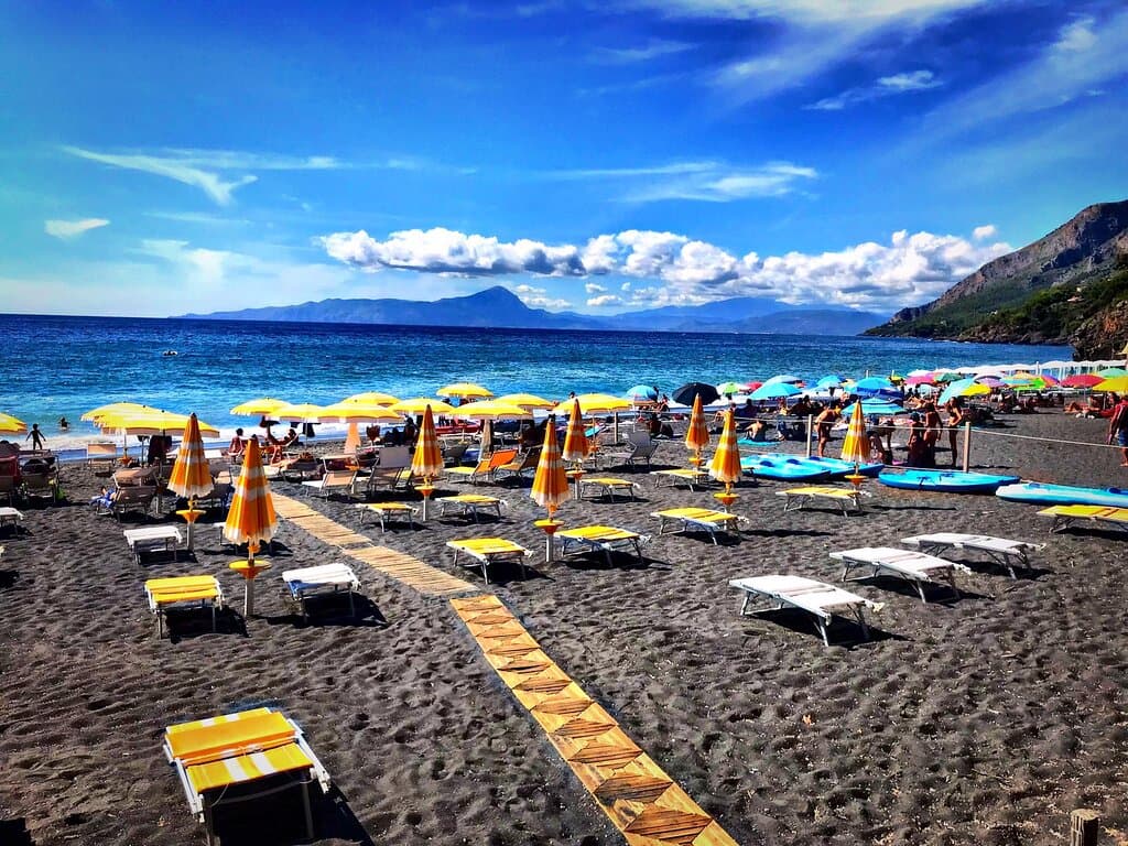 La spiaggia nera