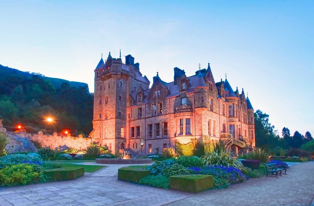 Stunning picture of the castle lit up in the evening.