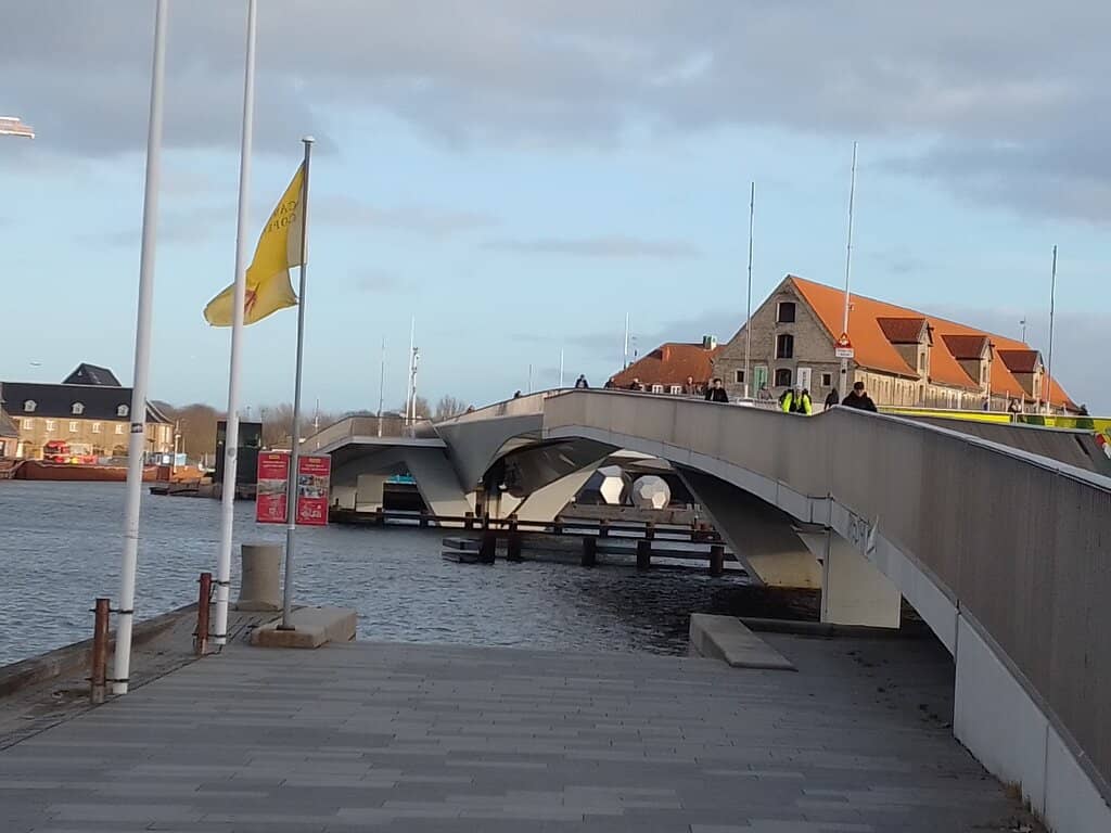 Pedestrian & Bicycle Path