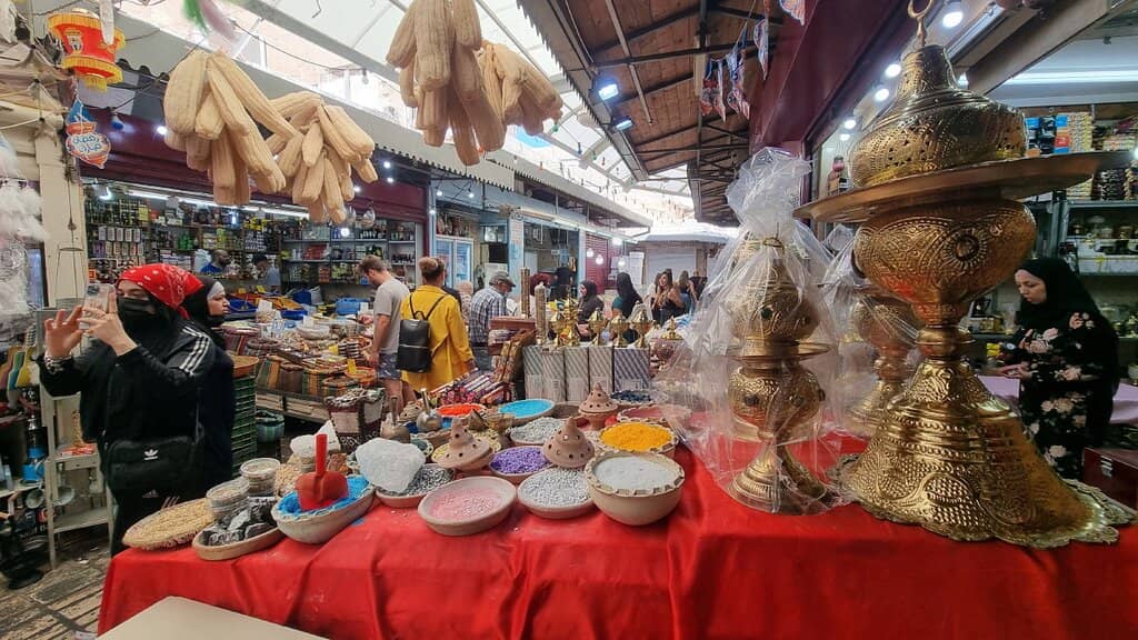 Unique Souvenirs & Crafts