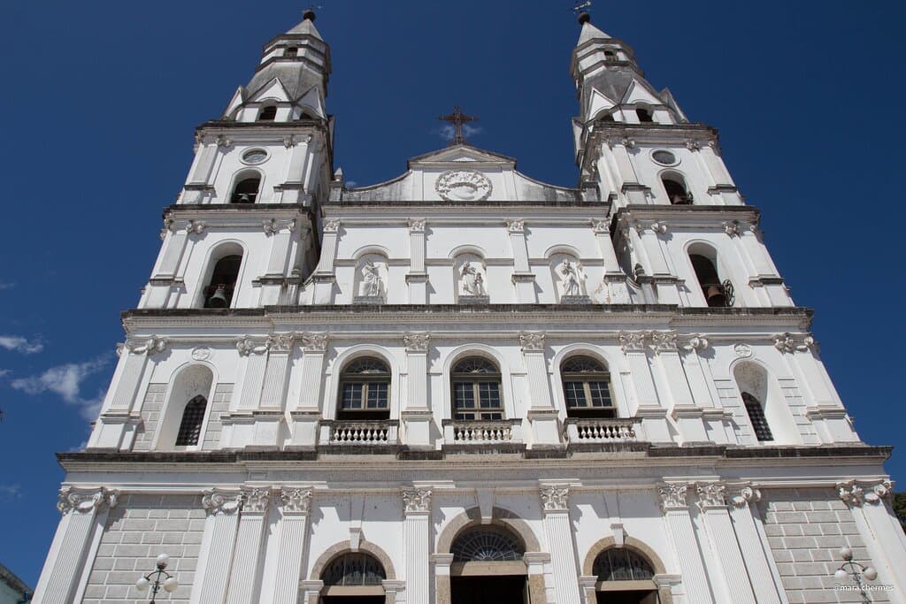 Vista frontal da atraçõa.