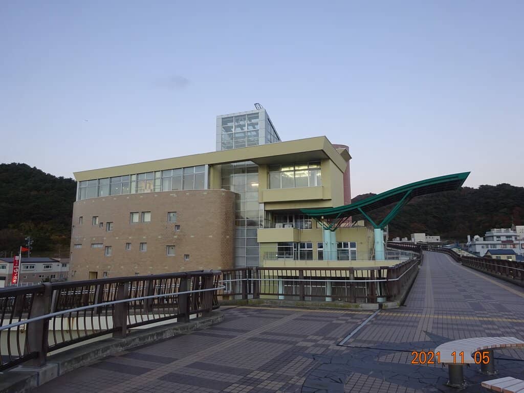 Giant Chair Photo Spot