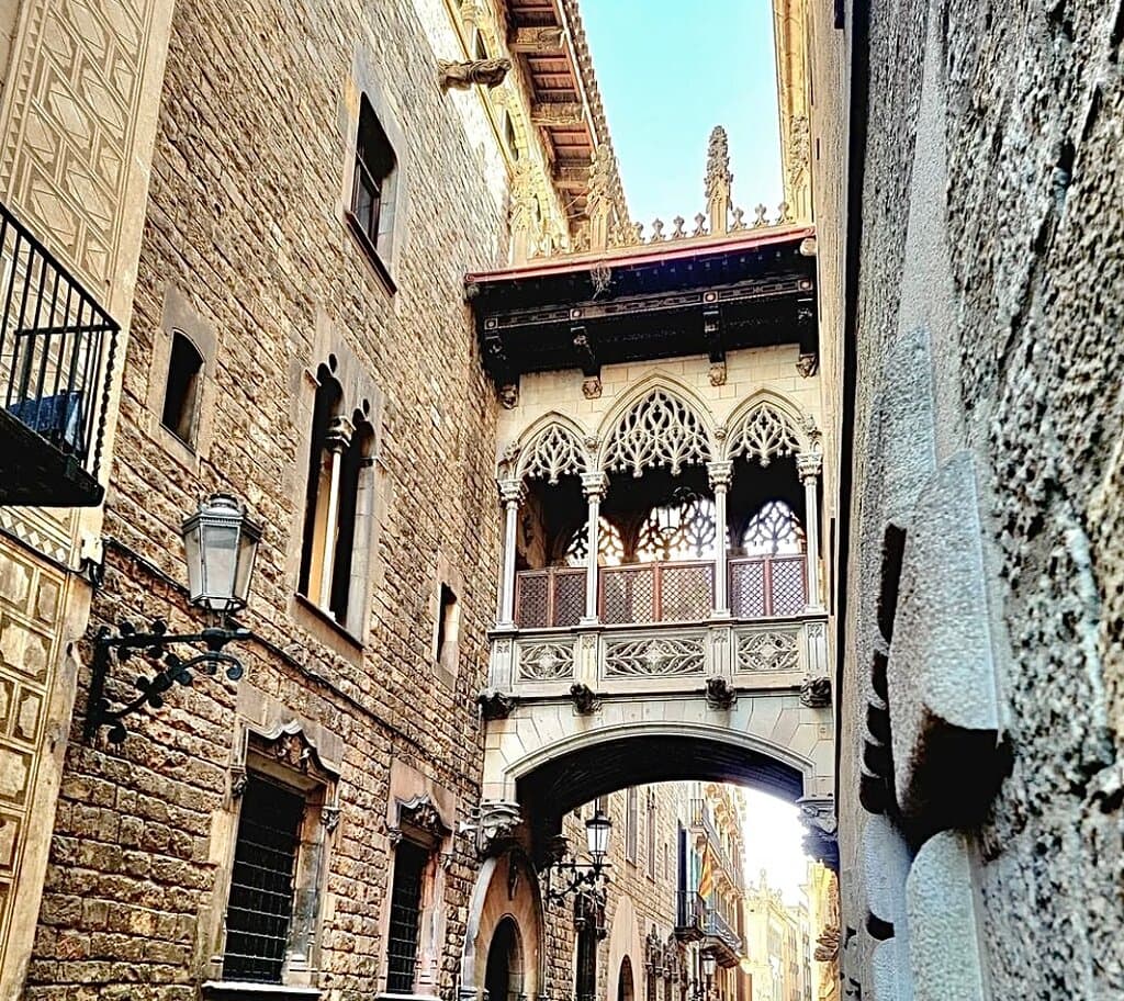 Carrer del Bisbe Gothic Quarter Barcelona