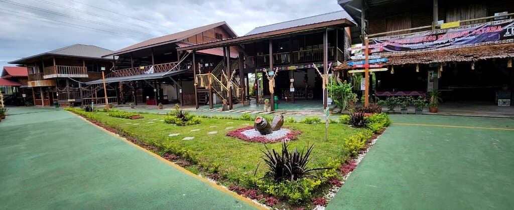 A well-maintained landscape making it easy for visitors to visit each house.