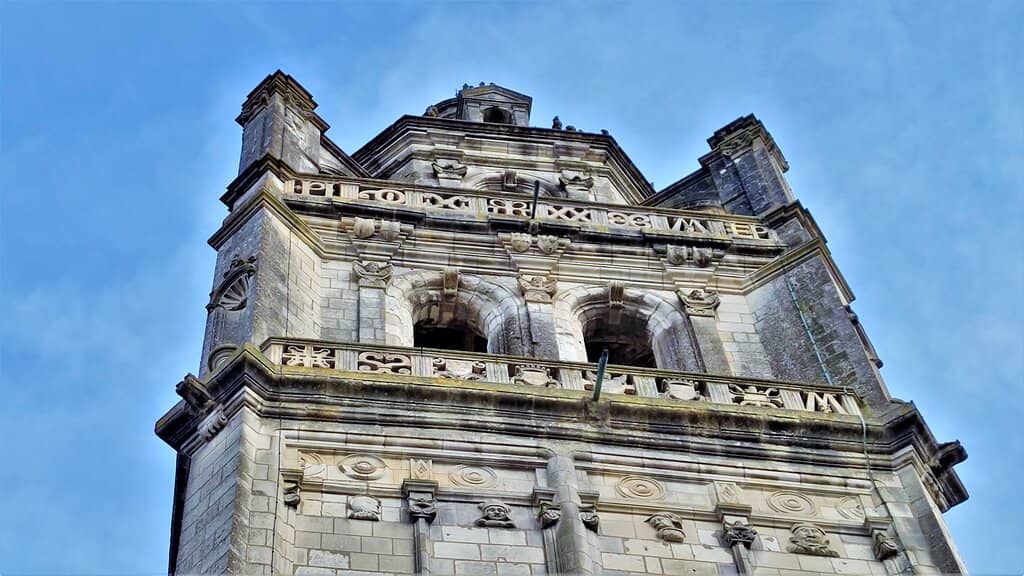 Alfred de Vigny Statue