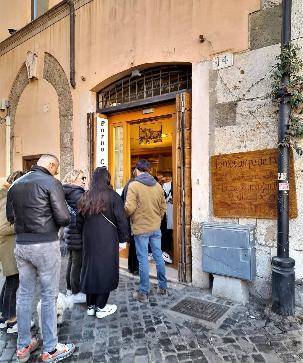 Vibrant Campo de' Fiori Location
