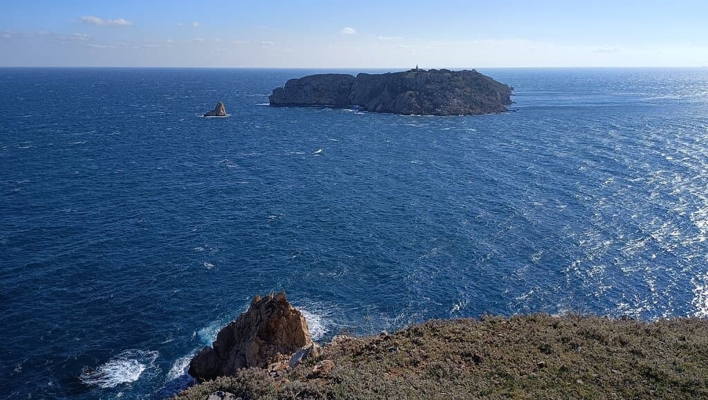 Mirador del Cap de la Barra is a lookout located in L'Estartit, in Costa Brava Region, from where you can see Medes Island.