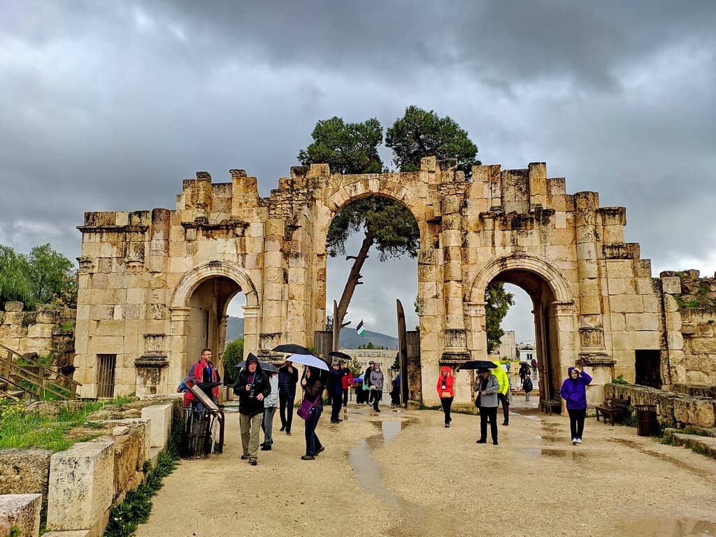 Local Cafes and Eateries