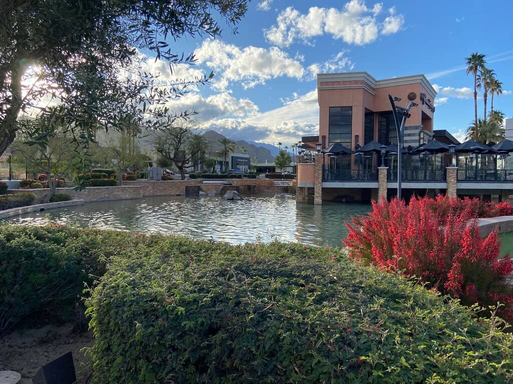 Century Theatres at The River