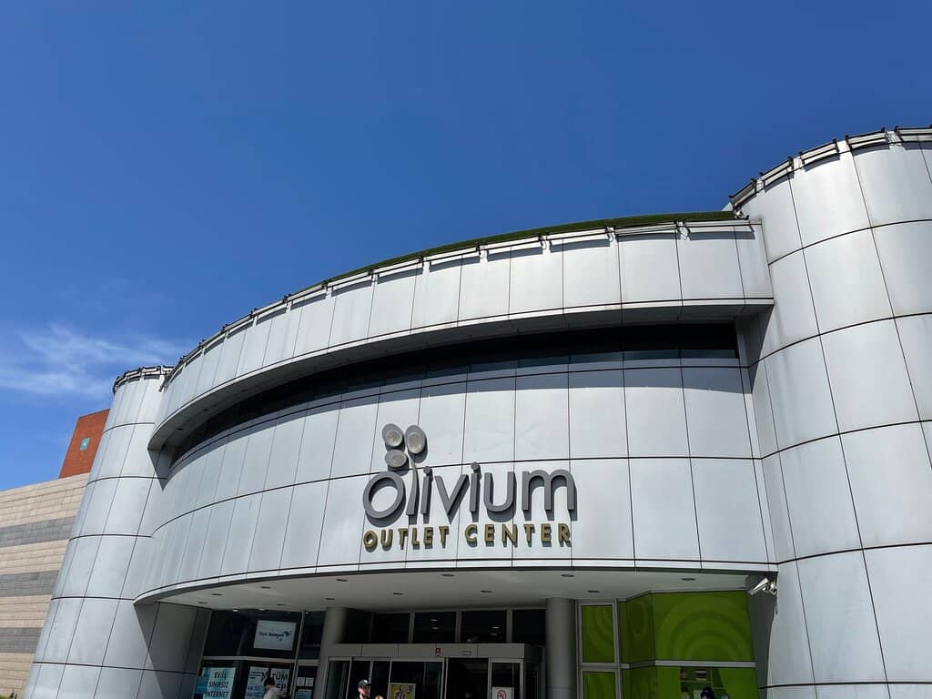 The 'Ghost Mall' Atmosphere