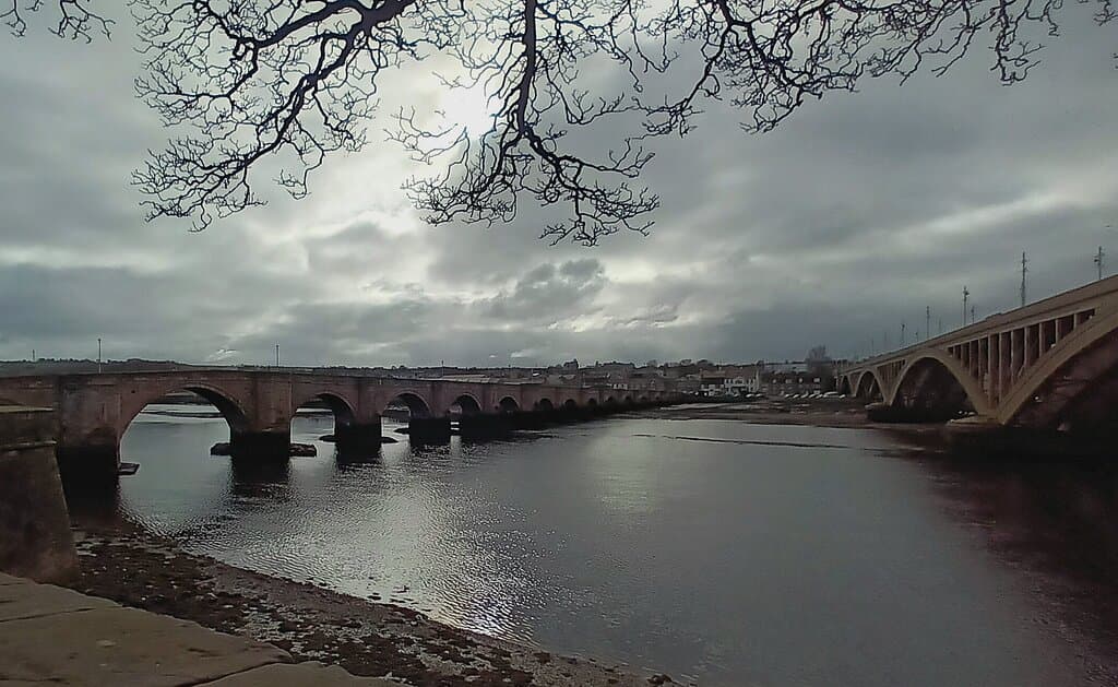 Old Border Bridge (L) and River Tweed Bridge (R)