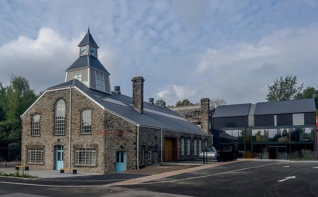 The outside of the distillery, the Visitor Centre is to the left