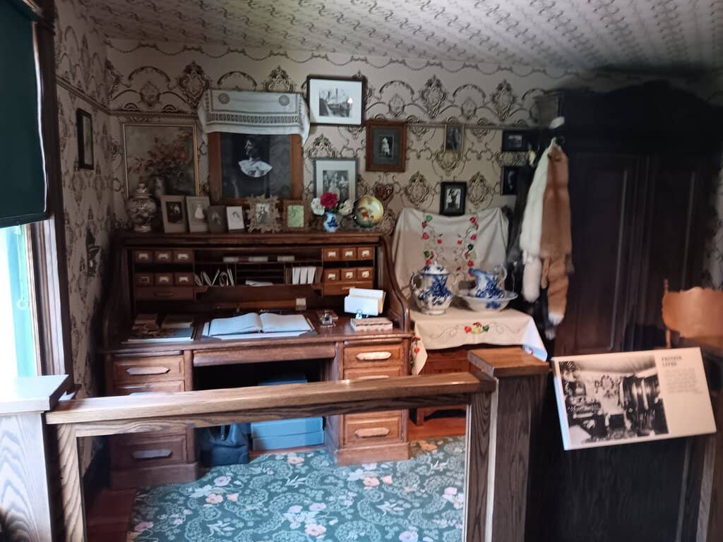 Moore Cabin
