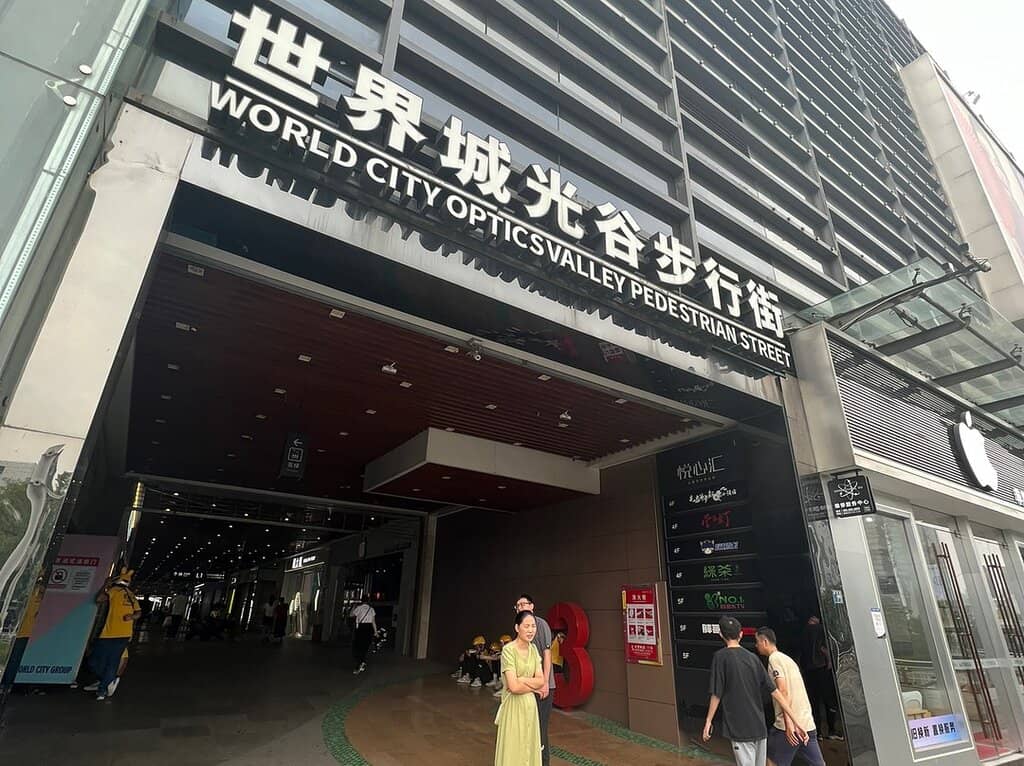 Interconnected Shopping Arcades