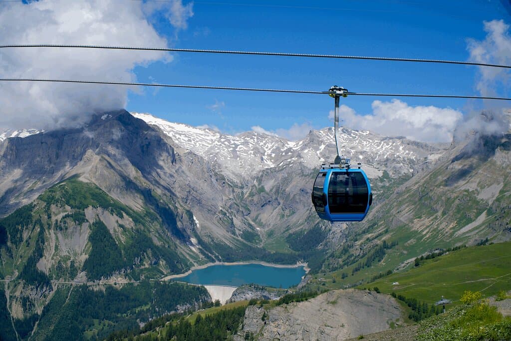 Panoramic view from the gondolas of Crans-Cry d'Er on the Tseuzier lake.