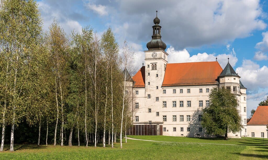 Schloss Hartheim aus Richtung Westen fotografiert