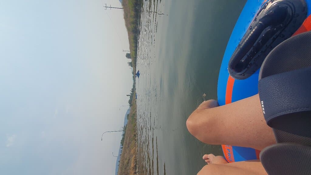 Entspannte Flusstour für ein oder mehrere(viele) auf verschiedenen Schlauchringen und Schlauchinseln. 1,5 h oder 3 h mit Busrücktransport. Und ein Bad zwischendrin ist auch noch möglich.