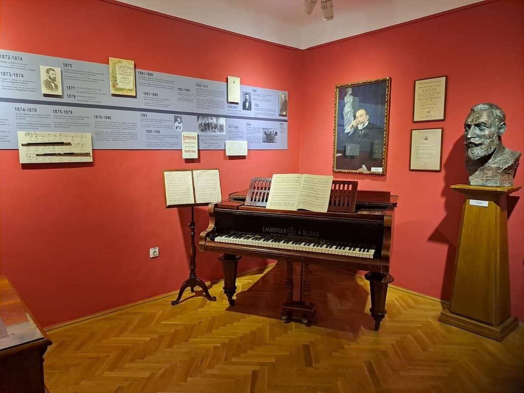 Mureșenilor Family History